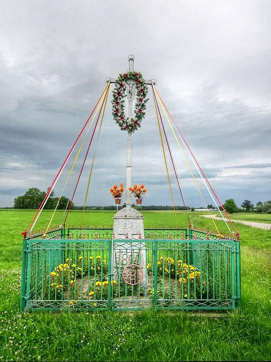 Krzyz przydrozny z 1890 roku